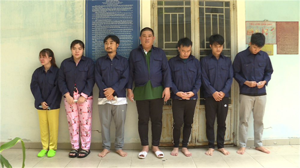 Các đối tượng tại địa điểm kinh doanh số 1 - Công ty Cổ phần mua bán nợ Việt Nam Thịnh Vượng bị khởi tố.