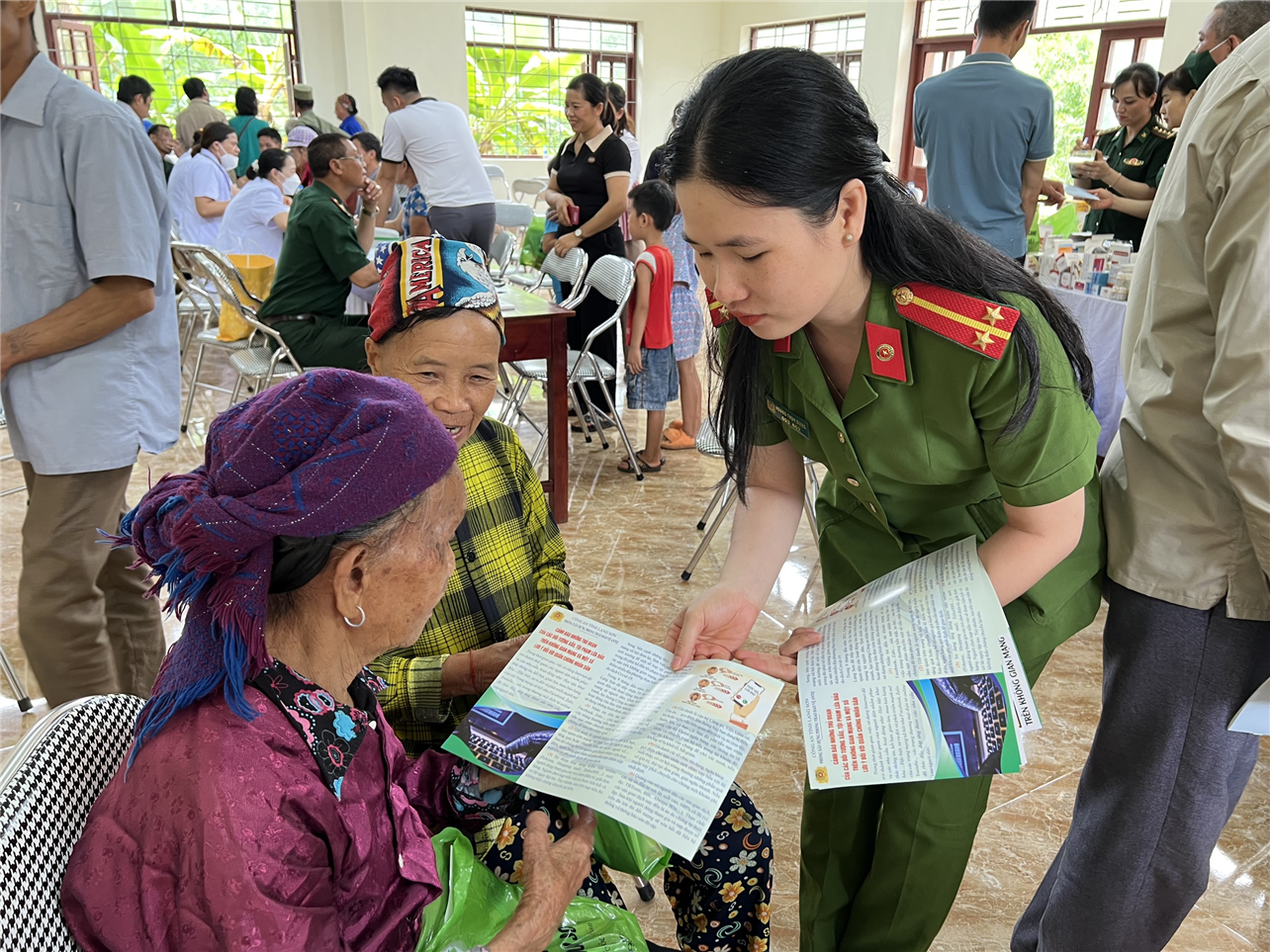 Truyên truyền pháp luật cho người dân trên địa bàn.