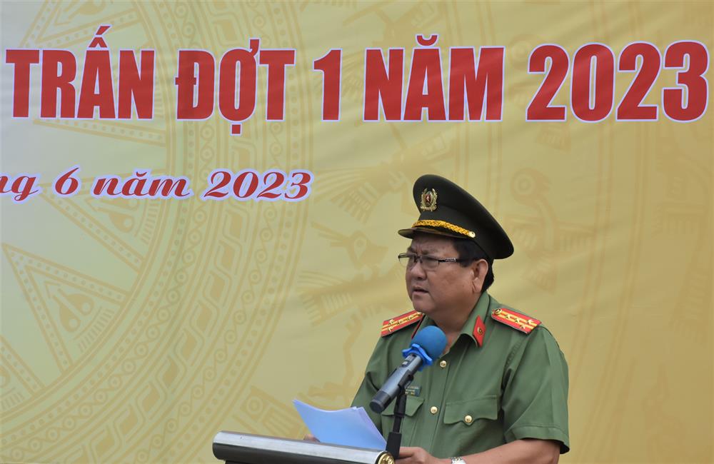Đại tá Trương Công Dũng, Phó Giám đốc Công an tỉnh Bạc Liêu phát biểu chỉ đạo tại buổi Lễ.