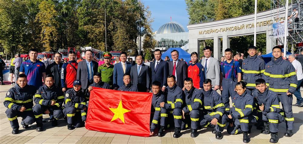 Thứ trưởng Nguyễn Văn Long và Đoàn công tác của Bộ Công an tới dự khai mạc và động viên đội tuyển tham dự cuộc thi.