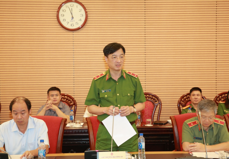 Thứ trưởng Nguyễn Duy Ngọc phát biểu tại buổi làm việc.