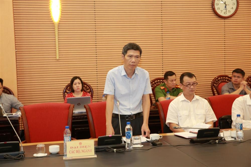 Các đại biểu phát biểu tại buổi làm việc.