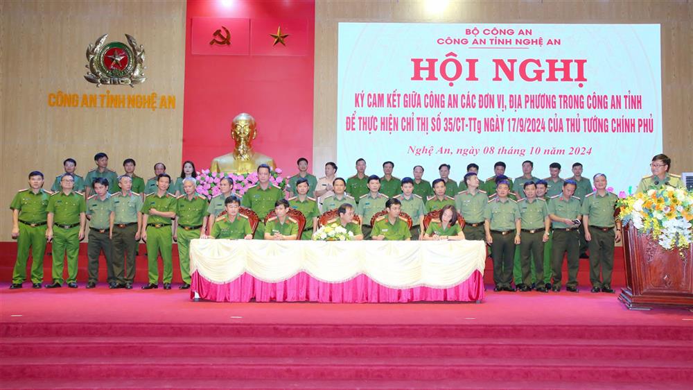 Lãnh đạo Công an các đơn vị, địa phương, Trưởng các ban Công an tỉnh ký cam kết thực hiện Chỉ thị số 35 của Thủ tướng Chính phủ