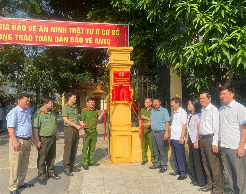 Công an phường Thanh Miếu và Công an phường Bạch Hạc được công nhận là Công an phường kiểu mẫu về an ninh, trật tự và văn minh đô thị