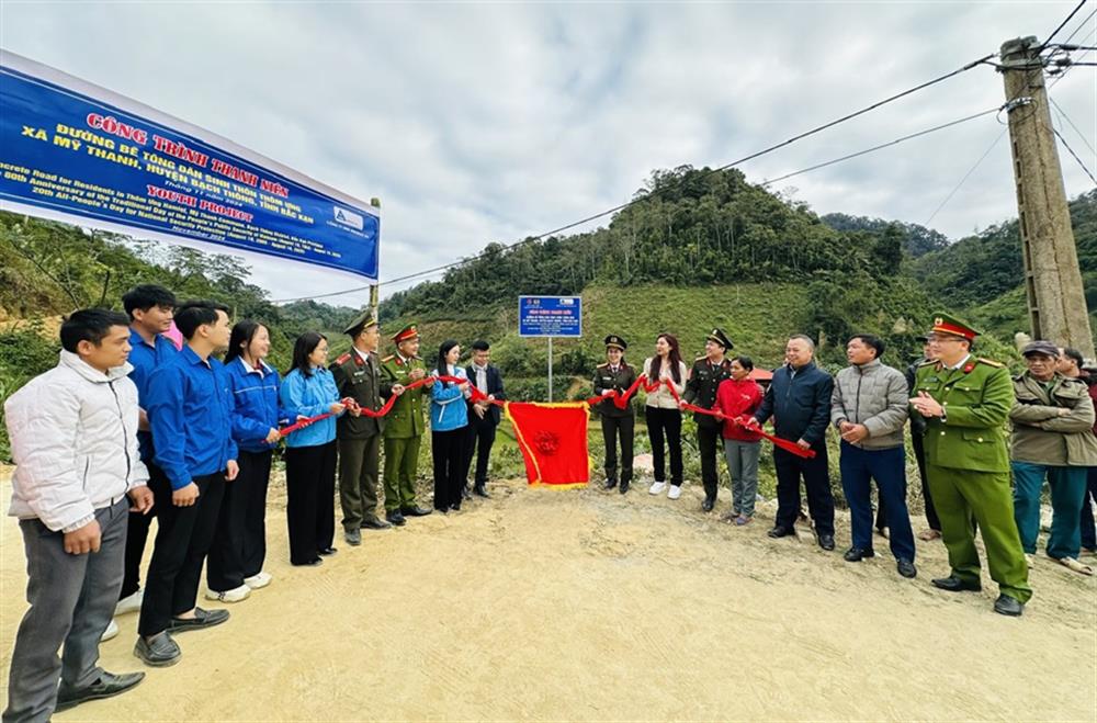 Khánh thành công trình “Đường bê tông dân sinh” tại thôn Thôm Ưng, xã Mỹ Thanh.