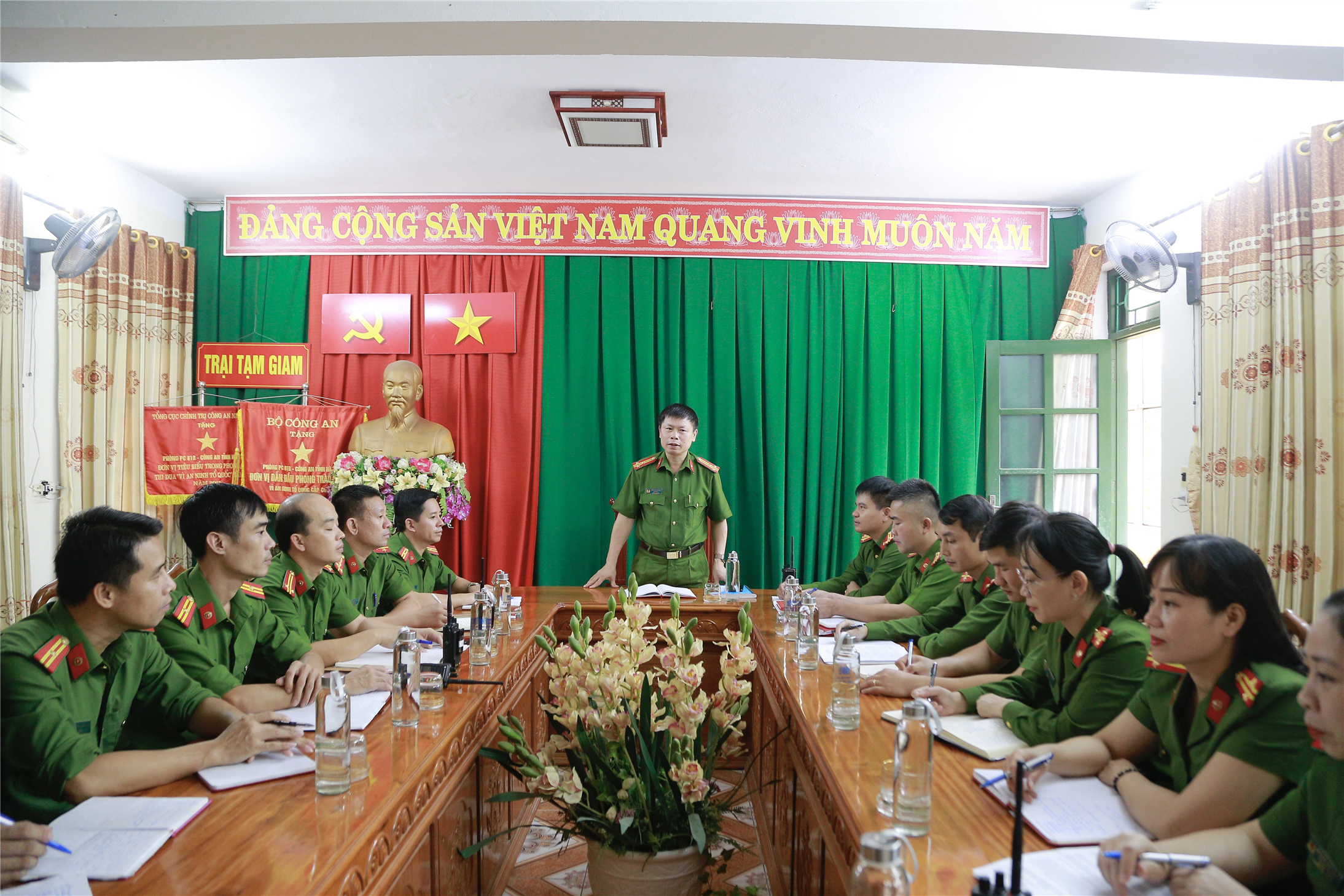 Trại tạm giam quan tâm, chú trọng làm tốt công tác giáo dục chính trị tư tưởng.