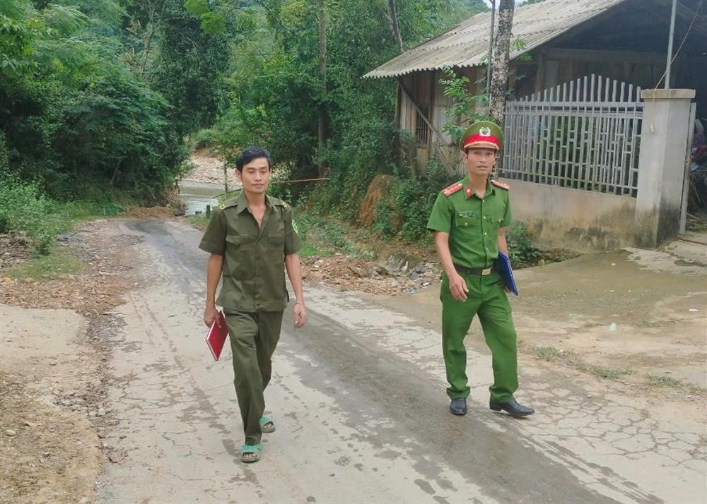 Với tinh thần trách nhiệm cao, tận tâm, tận tụy trong công việc, anh Lương Văn Phúc luôn tích cực tham gia tuần tra cùng Công an xã Chiêu Lưu