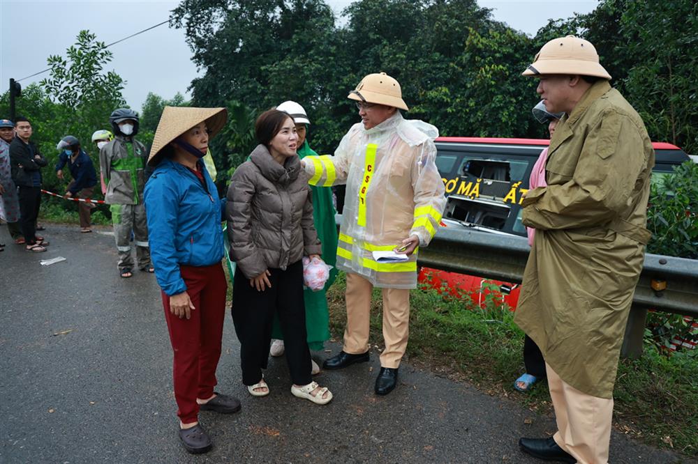 Triển khai phương án cứu hộ, cứu nạn phương tiện gặp tai nạn trên Quốc Lộ 1A.