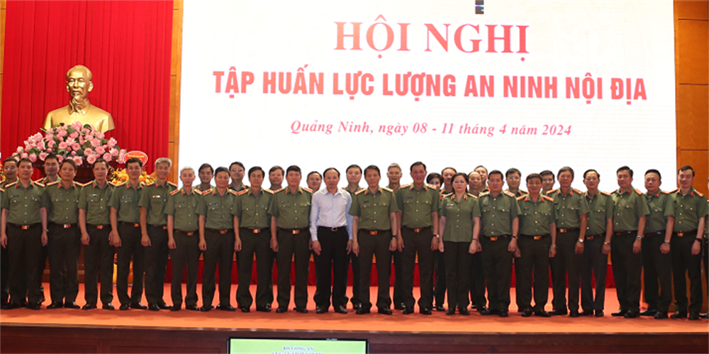 Thứ trưởng Lương Tam Quang cùng các đại biểu dự khai mạc Hội nghị tập huấn lực lượng An ninh nội địa toàn quốc.