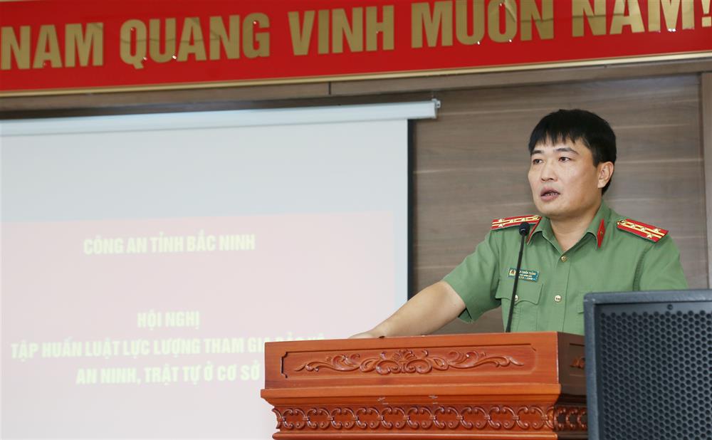Đại tá Bùi Chiến Thắng phát biểu tại Hội nghị.