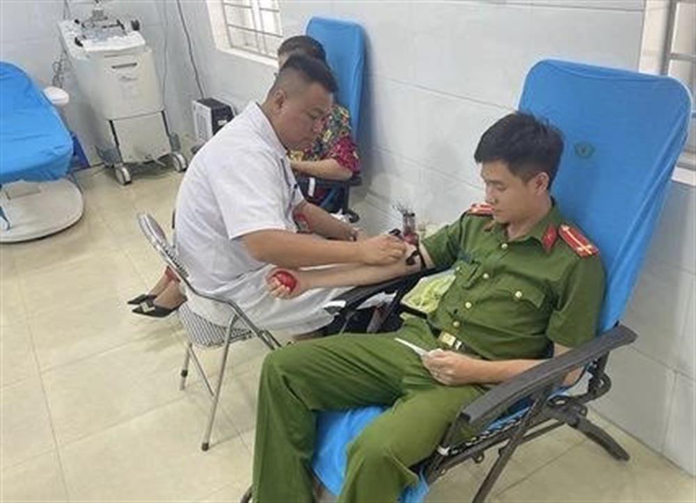 Trung úy Nguyễn Trọng Nam kịp thời hiến máu cứu người qua cơn nguy kịch