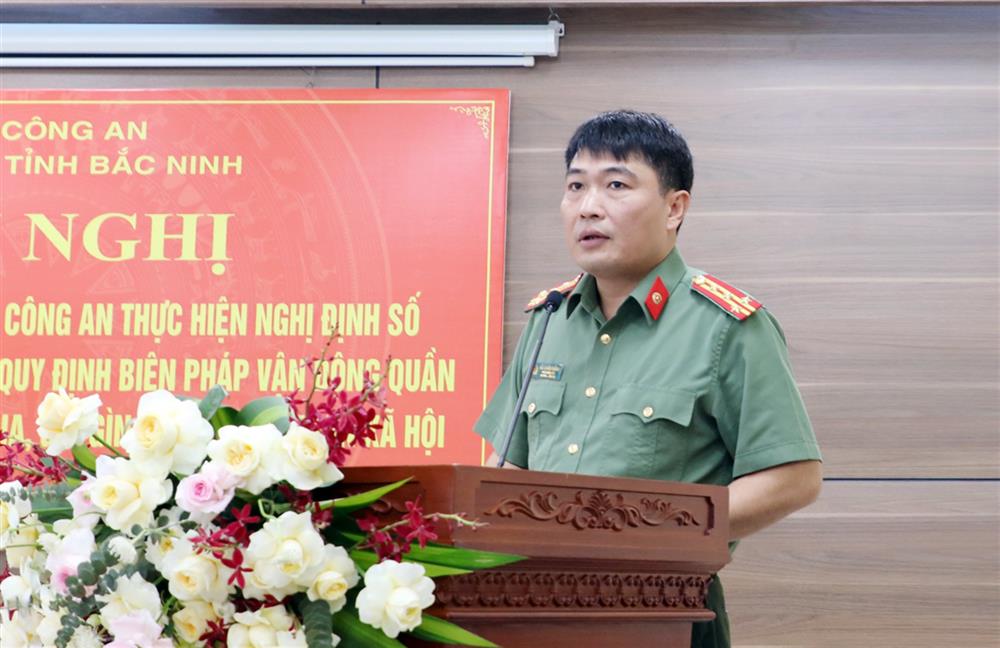 Đại tá Bùi Chiến Thắng phát biểu tại Hội nghị.