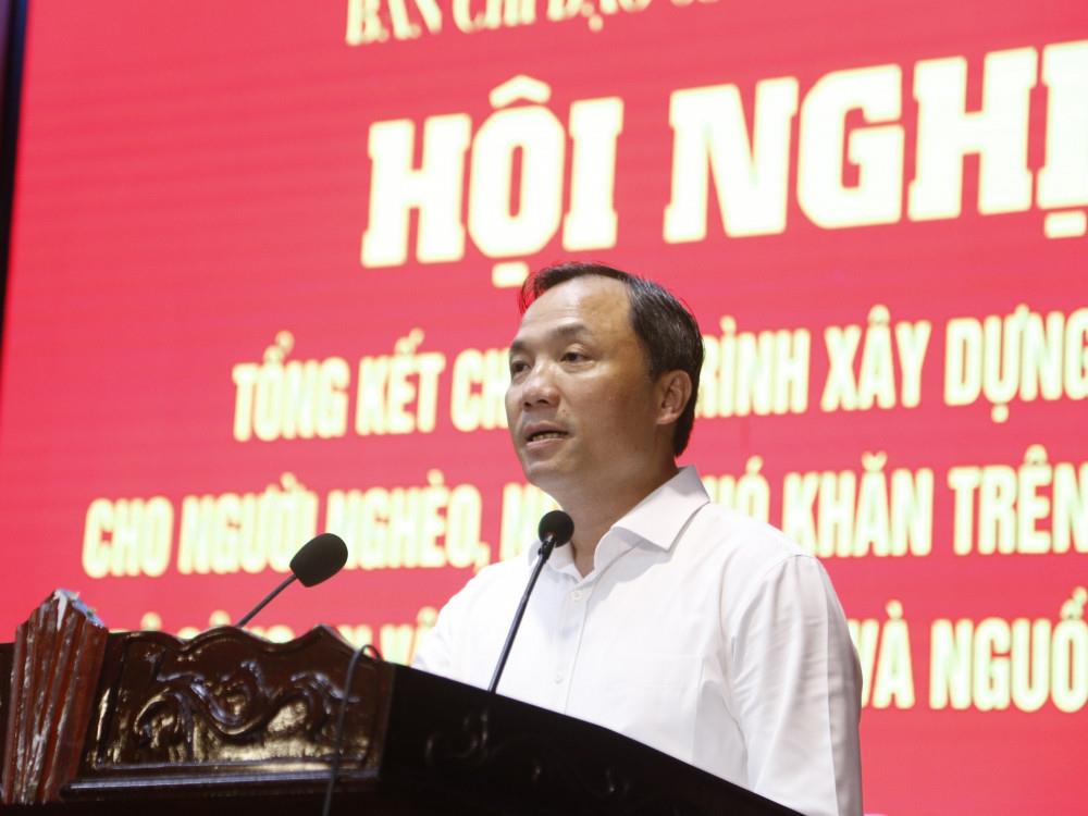 Đồng chí Hoàng Trung Dũng, Bí thư Tỉnh ủy Hà Tĩnh phát biểu tại Hội nghị.