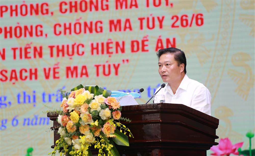 Đồng chí Lê Hồng Vinh, Phó Chủ tịch Thường trực Ủy ban nhân dân tỉnh phát biểu khai mạc tại Lễ mít tinh.