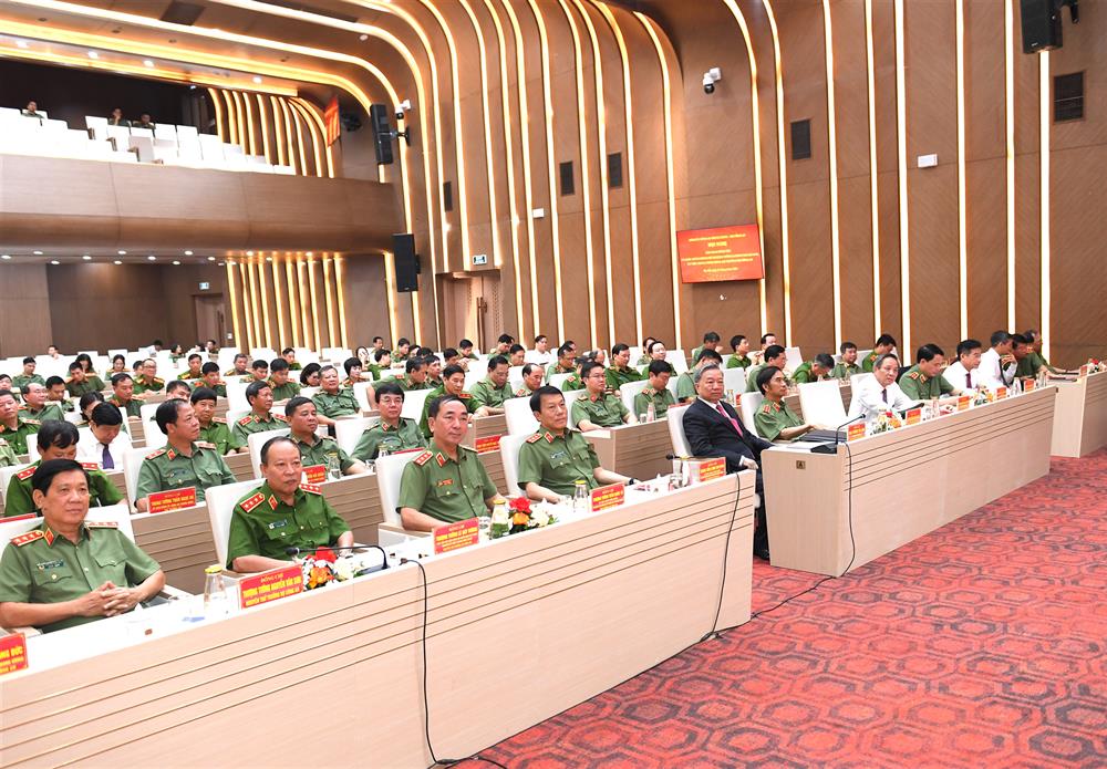 Bàn giao công tác giữa Chủ tịch nước Tô Lâm và Bộ trưởng Bộ Công an Lương Tam Quang - Ảnh 1. Bàn giao công tác giữa Chủ tịch nước Tô Lâm và Bộ trưởng Bộ Công an Lương Tam Quang - Ảnh 1.