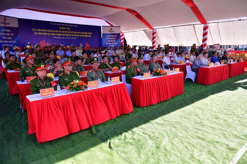 Các đại biểu dự buổi diễn tập.