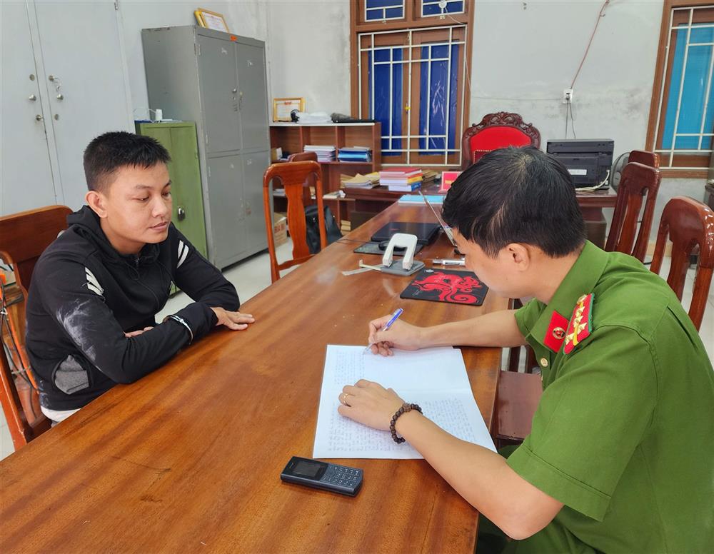 Đối tượng Hoàng Bảy tại cơ quan Công an.