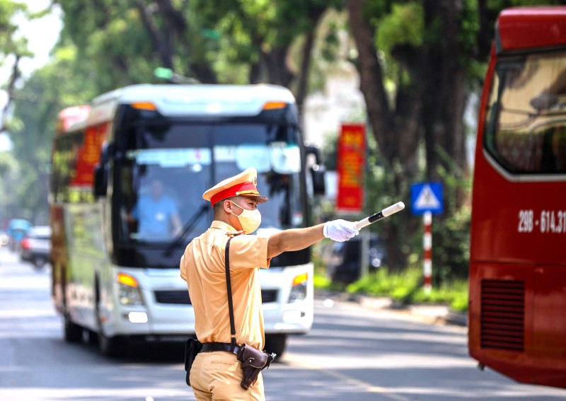 Phân luồng giao thông từ xa, bảo đảm TTATGT, phòng ngừa, khắc phục ùn tắc giao thông phục vụ Quốc tang đồng chí Tổng Bí thư.