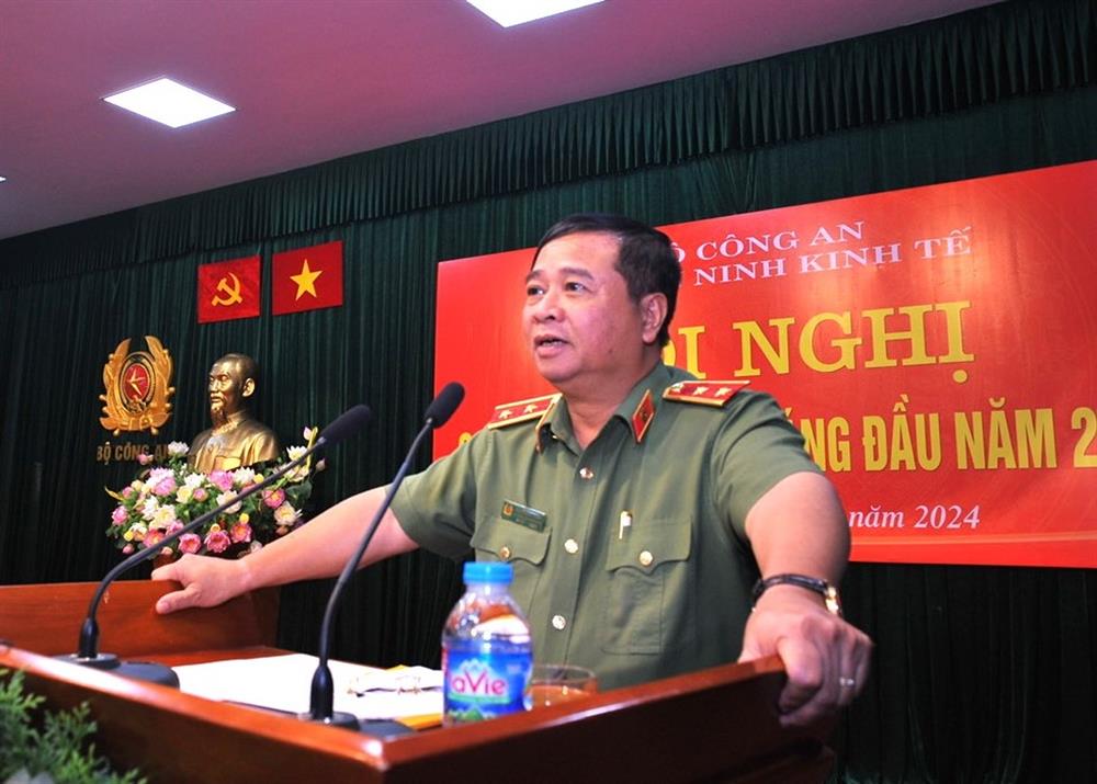 Trung tướng Nguyễn Đình Thuận, Cục trưởng Cục ANKT chủ trì Hội nghị.