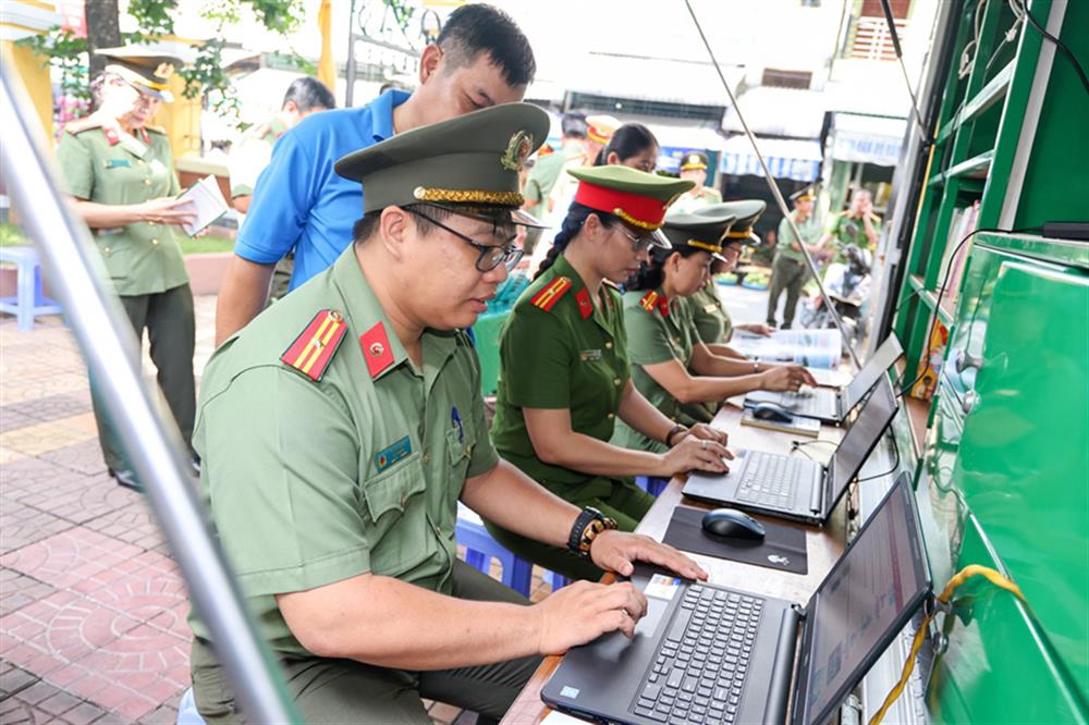 Nghiên cứu sách điện tử trên các nền tảng số.