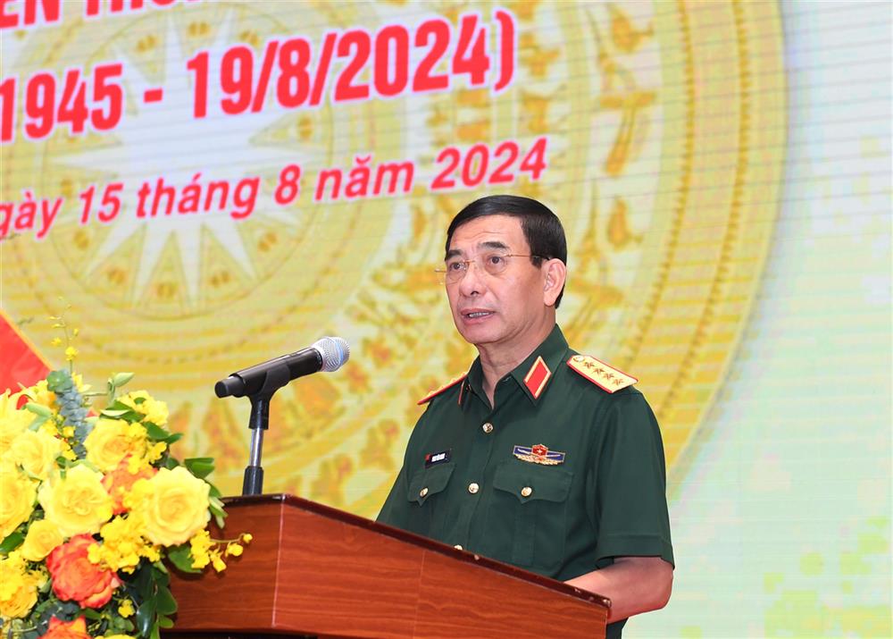 Bộ trưởng Phan Văn Giang phát biểu tại buổi gặp mặt.