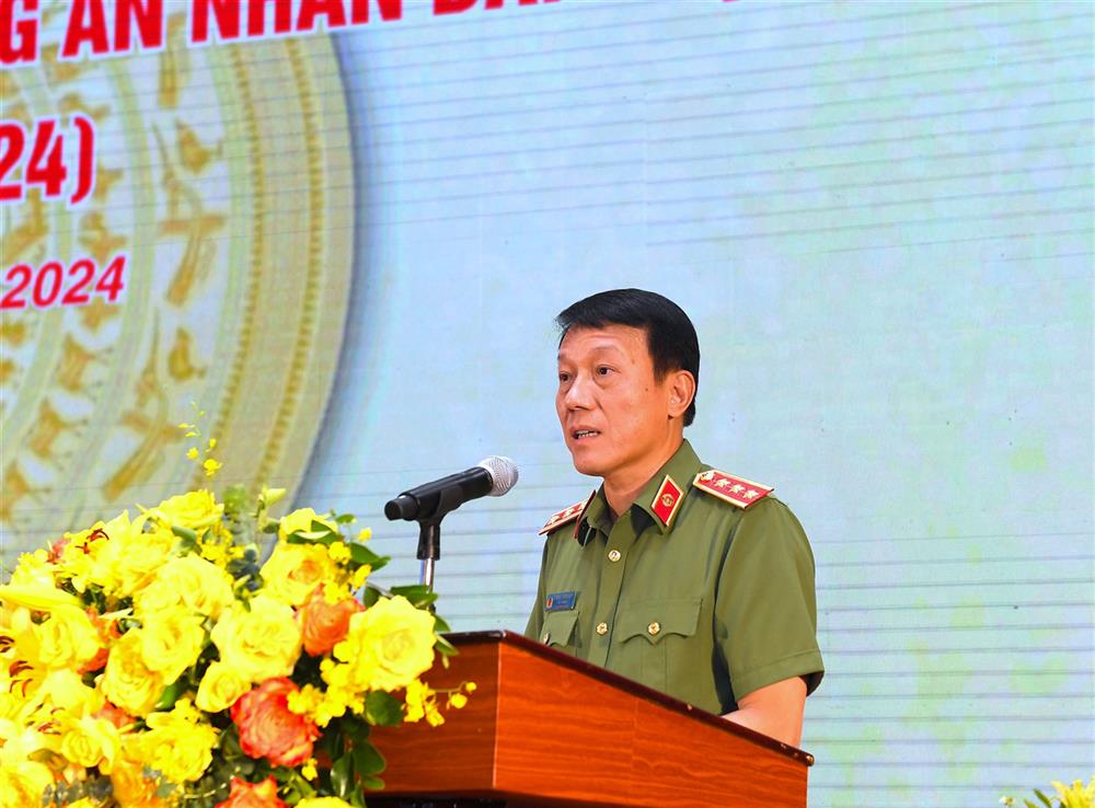 Bộ trưởng Lương Tam Quang phát biểu tại buổi gặp mặt.