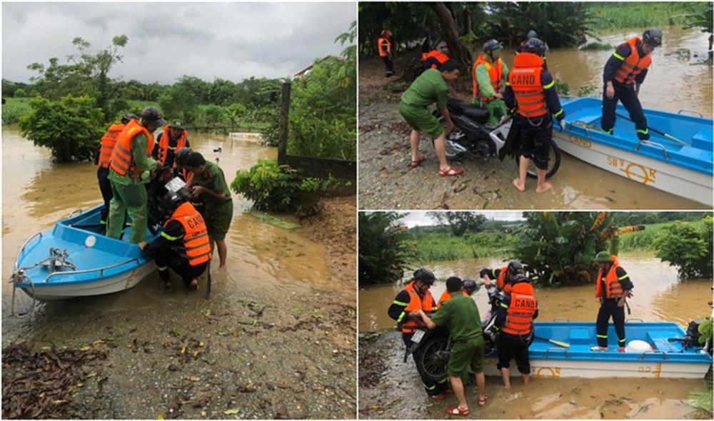 Di dời tài sản của người dân bằng phương tiện đường thủy.