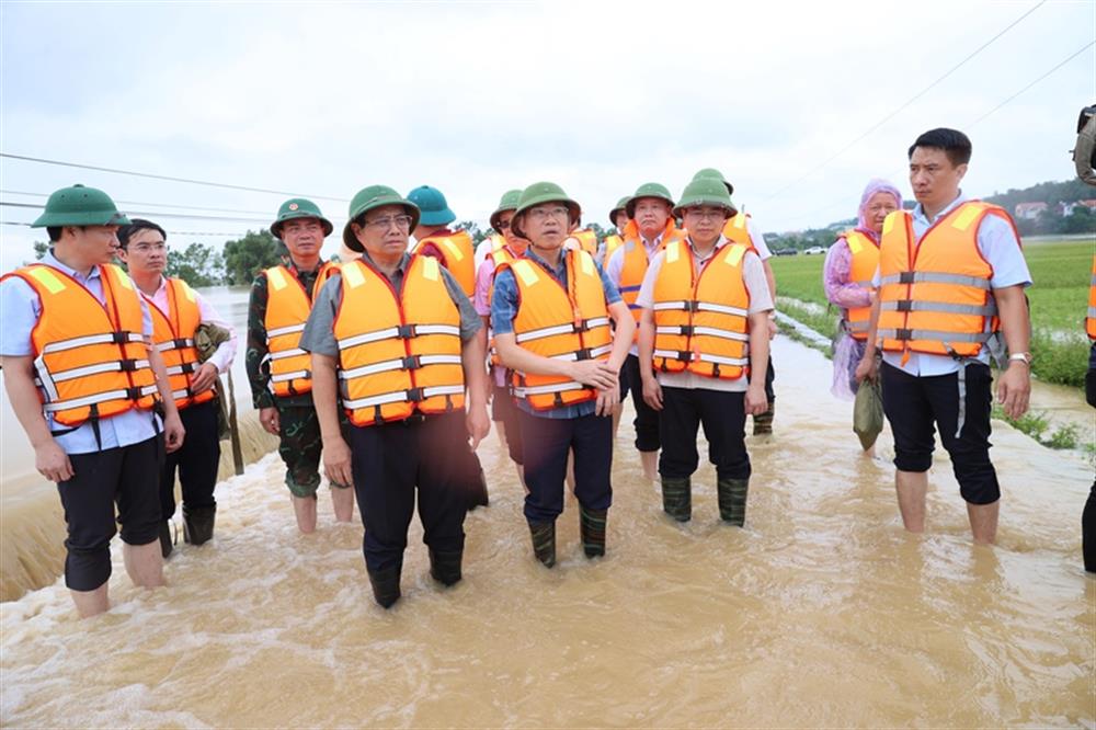 Thủ tướng Phạm Minh Chính đi thị sát tình hình, kiểm tra, chỉ đạo công tác ứng phó mưa lũ, thiên tai, cứu hộ, cứu nạn tại tỉnh Bắc Giang - một trong những địa phương đang chịu ảnh hưởng nặng nề bởi mưa lũ, thiên tai.