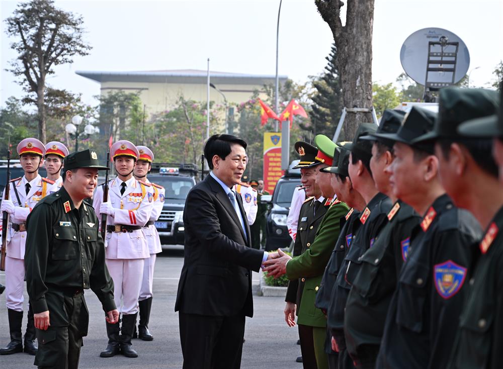 Chủ tịch nước Lương Cường đến thăm, chúc Tết Bộ Tư lệnh CSCĐ