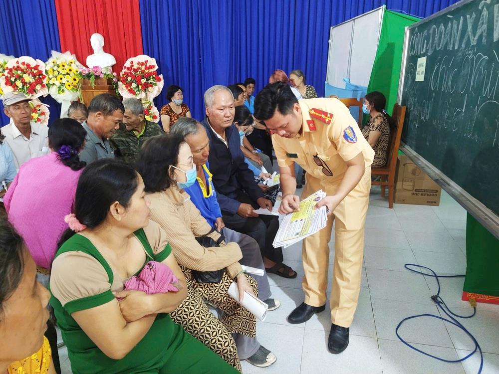 Tuyên truyền, phát động phong trào “Toàn dân tham gia phát hiện, cung cấp thông tin, hình ảnh phản ảnh vi phạm hành chính về trật tự, an toàn giao thông.