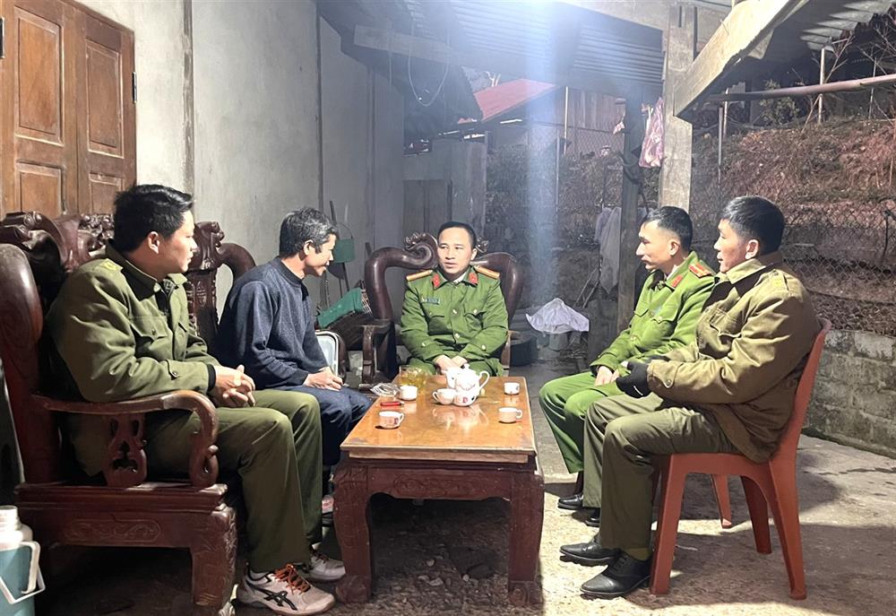 Công an xã Giáo Hiệu thường xuyên bám nắm địa bàn cơ sở.