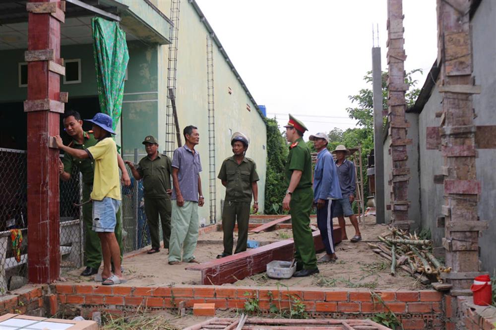 Một số hình ảnh buổi khởi công xây dựng nhà cho các hộ có hoàn cảnh khó khăn.
