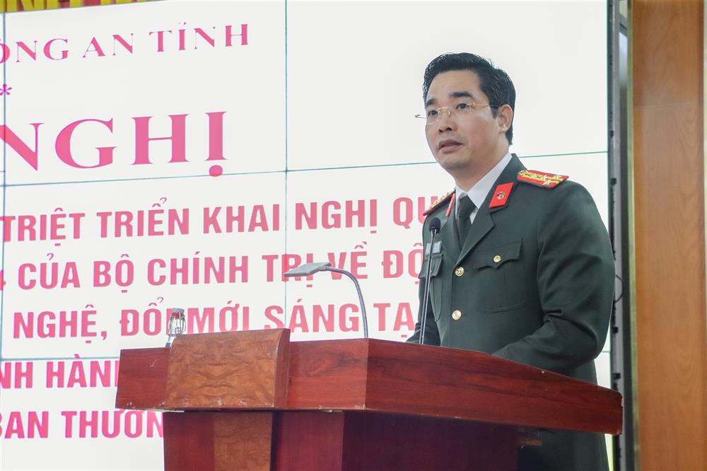 Đại tá Trần Văn Phúc, Bí thư Đảng ủy, Giám đốc Công an tỉnh phát biểu tại Hội nghị.