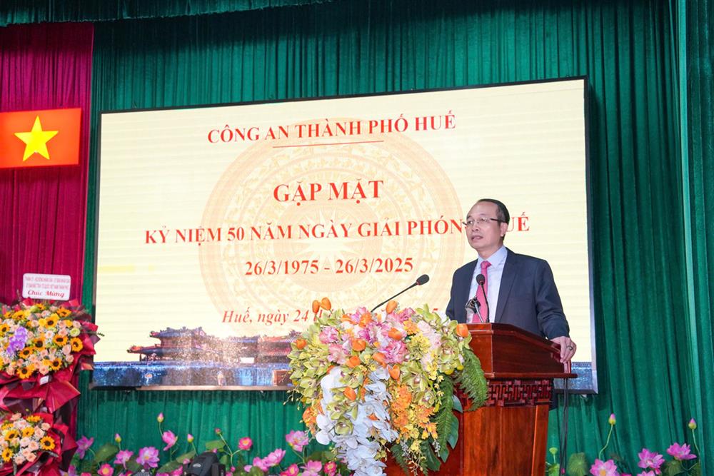 Đồng chí Phan Quý Phương, Phó Chủ tịch Ủy ban nhân dân thành phố phát biểu tại buổi gặp mặt.