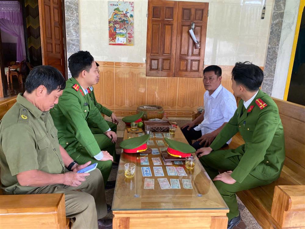 Công an xã Tân Mỹ Hà tăng cường bám cơ sở vận tuyên truyền vận động người dân chấp hành các quy định của pháp luật.