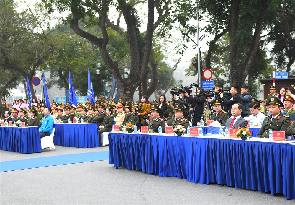Thứ trưởng Đặng Hồng Đức cùng các đại biểu dự buổi Lễ.