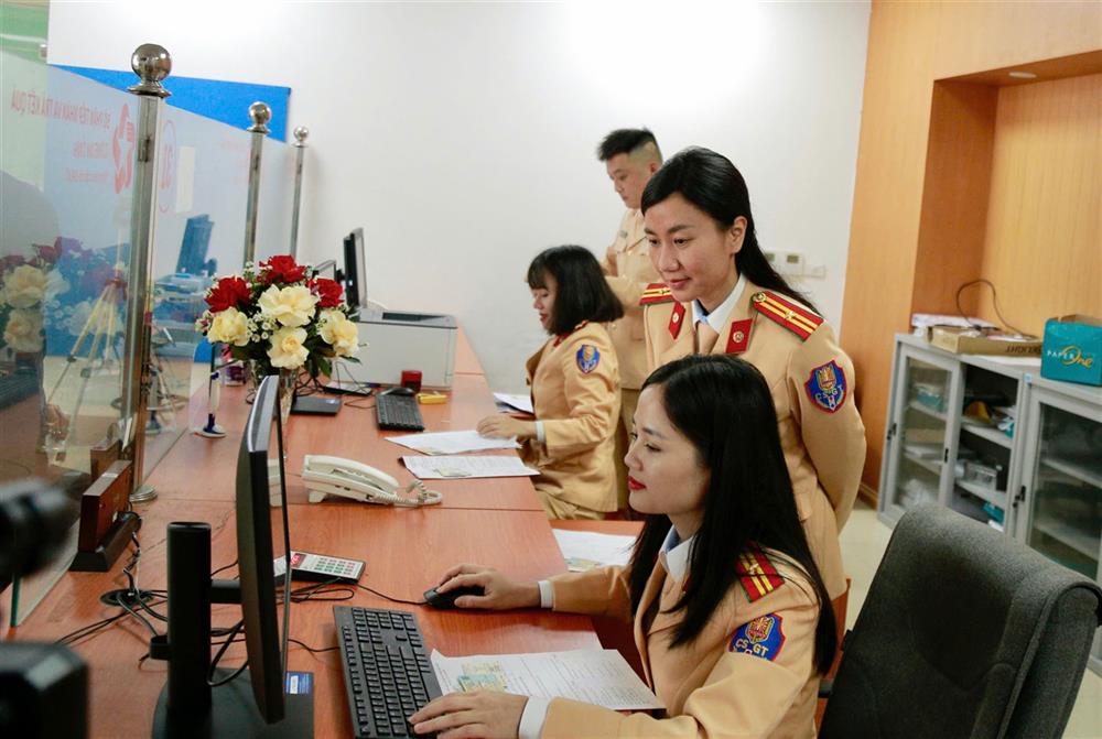 Tiếp nhận hồ sơ thủ tục cấp, đổi giấy phép lái xe.