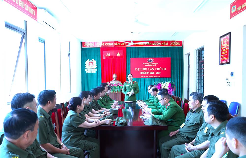 Công an xã Vạn Hòa tổ chức họp triển khai nhiệm vụ công tác.