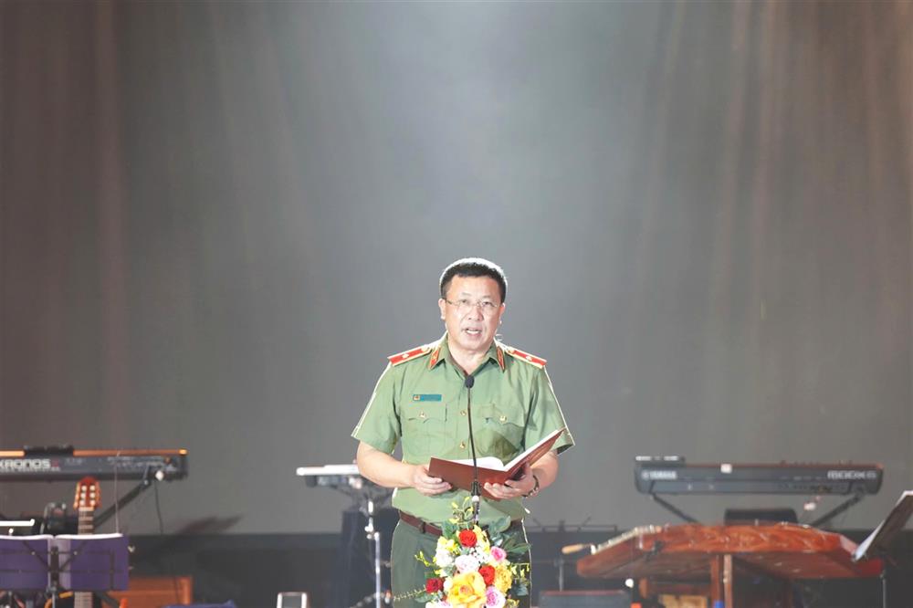 Thiếu tướng NSND Nguyễn Công Bẩy phát biểu tại Hội diễn.