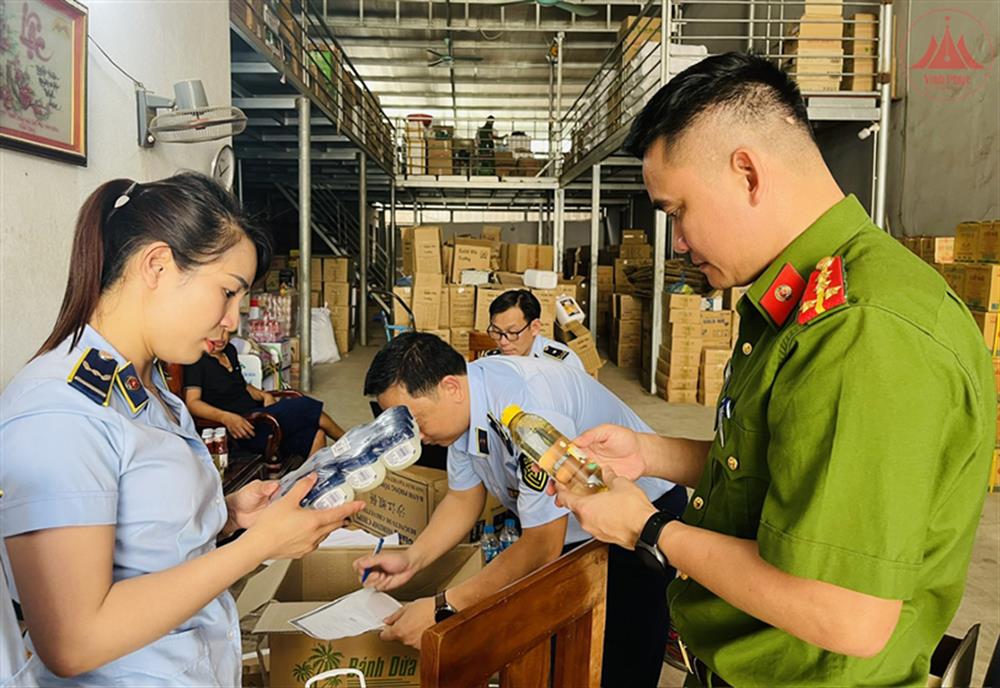 1. Công an tỉnh chủ trì tổ chức các Đoàn liên ngành kiểm tra đột xuất các hộ kinh doanh trên địa bàn thành phố Vĩnh Yên.