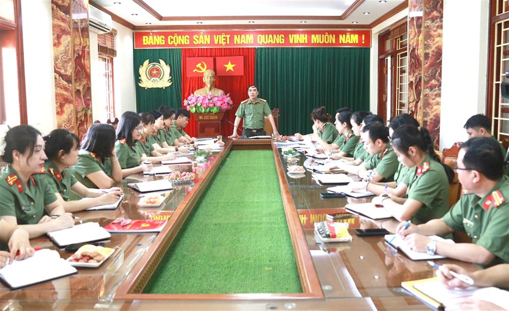 Lãnh đạo Phòng Hồ sơ nghiệp vụ luôn quan tâm chú trọng công tác giáo dục chính trị tư tưởng cho CBCS.