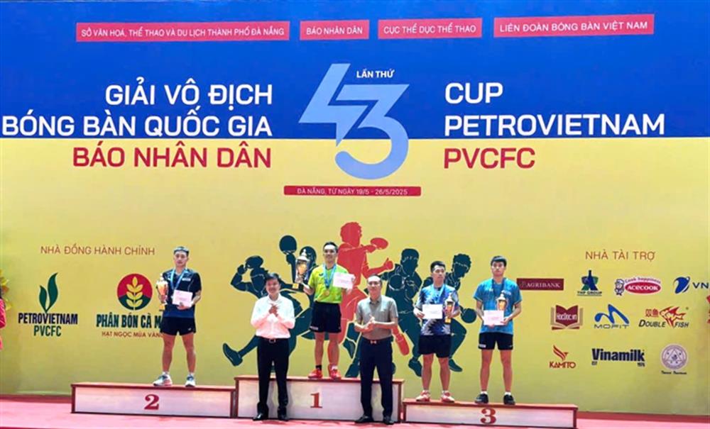 Vận động viên Đinh Anh Hoàng giành Huy chương Vàng nội dung đơn nam.