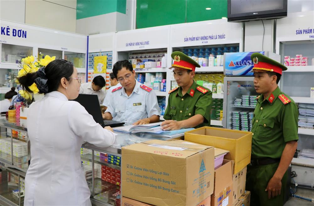 Phối hợp các đơn vị chức năng tăng cường kiểm tra, xử lý nhằm ngăn chặn tội phạm sản xuất, buôn bán hàng giả.
