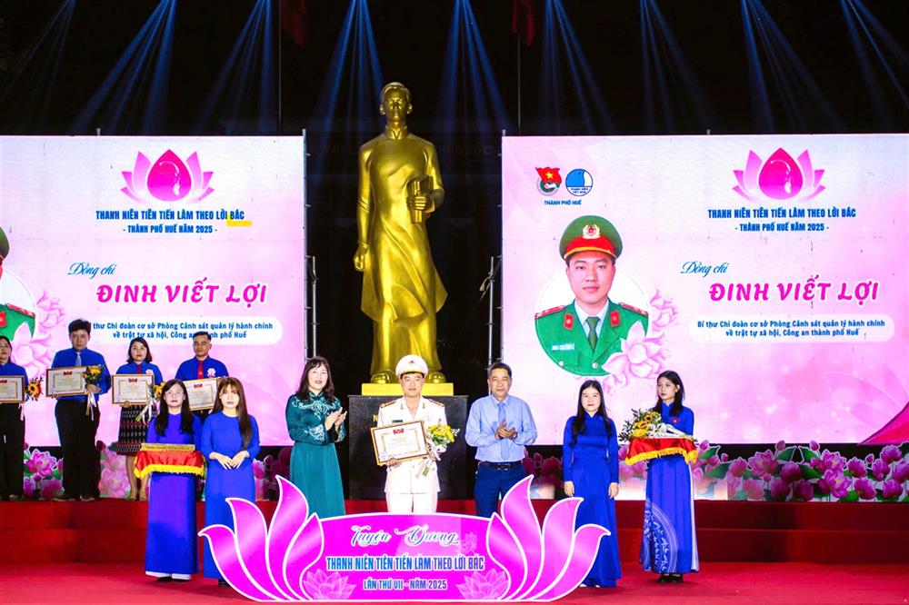 Thượng úy Đinh Viết Lợi được Thành Đoàn Huế tuyên dương thanh niên tiên tiến làm theo lời Bác lần thứ VII – năm 2025.