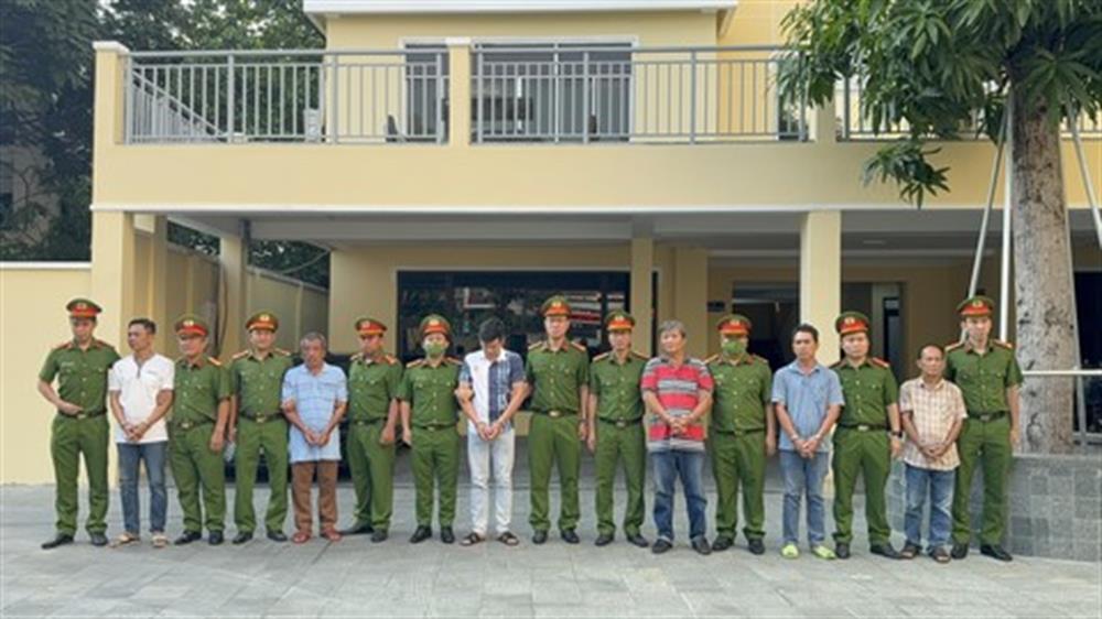 Các đối tượng tại cơ quan Công an.