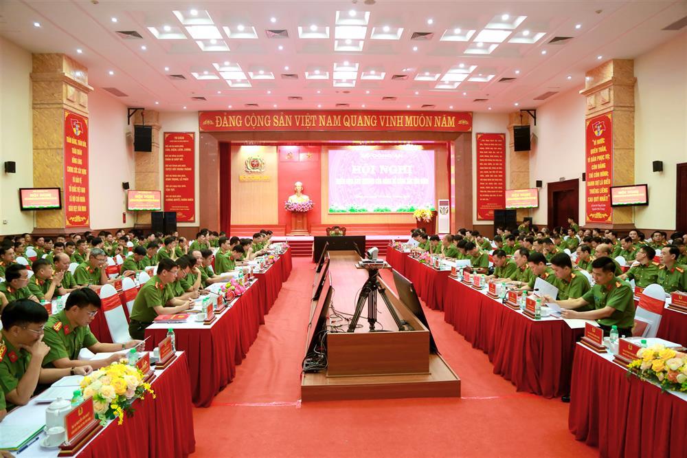 Toàn cảnh Hội nghị triển khai chủ trương của Đảng về công tác tôn giáo.