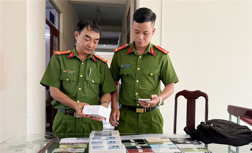 Cơ quan Công an thu giữ tang vật vụ án.