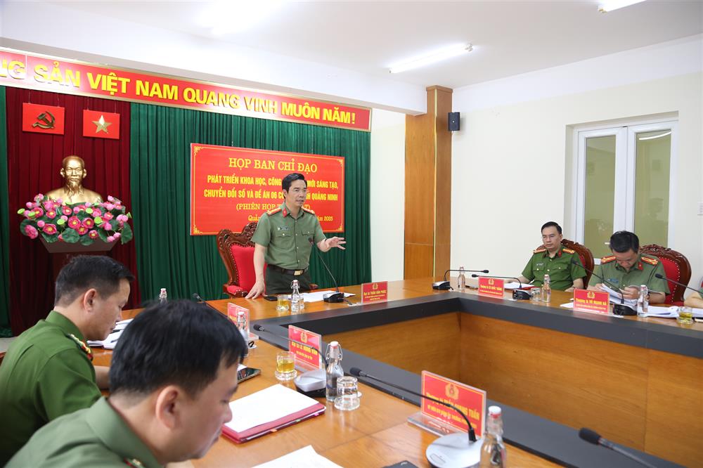 Ban chỉ đạo phát triển khoa học, công nghệ, đổi mới sáng tạo, chuyển đổi số và Đề án 06 của Công an tỉnh Quảng Ninh họp bàn việc triển khai các giải pháp về chuyển đổi số.