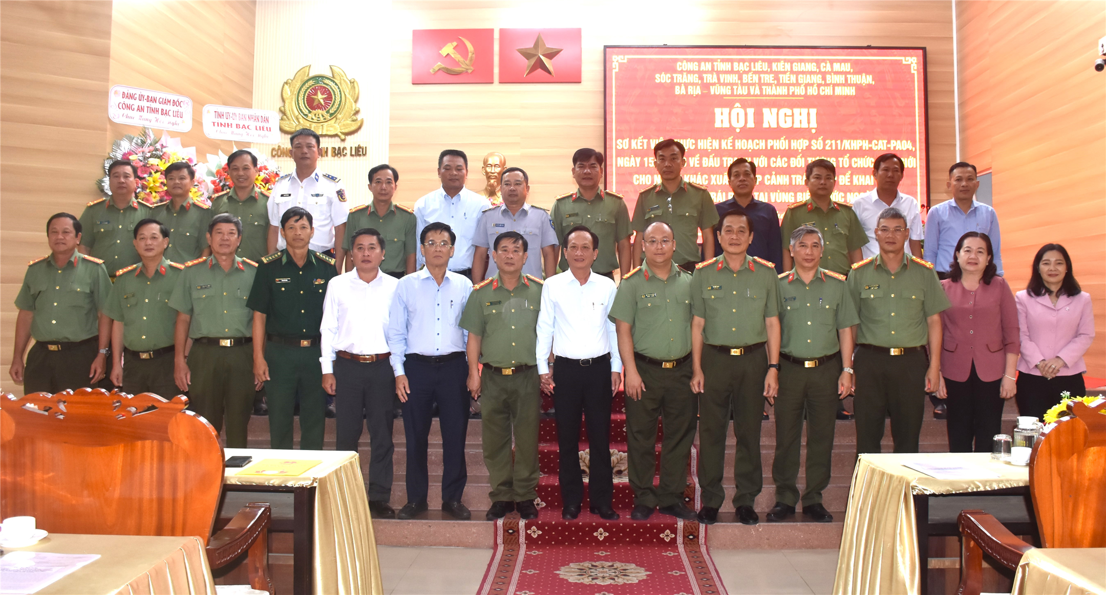 Các đại biểu dự Hội nghị.