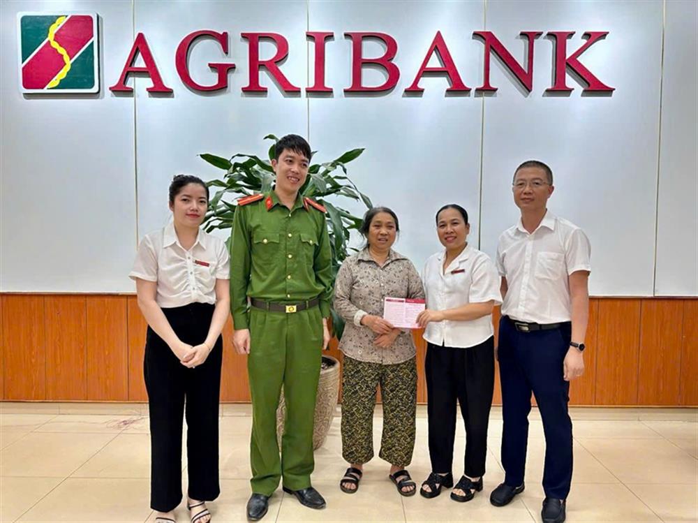 Lực lượng Công an thị trấn Hát Lót và Ngân hàng Agribank Mai Sơn kịp thời ngăn chặn vụ chuyển tiền cho đối tượng lừa đảo.